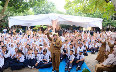 Bupati Siak Kunjungi SMP Negeri 2 Kandis: Apresiasi sebagai Satu-satunya Sekolah Penerima Penghargaan Adiwiyata Mandiri